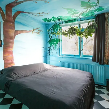 Arty House *